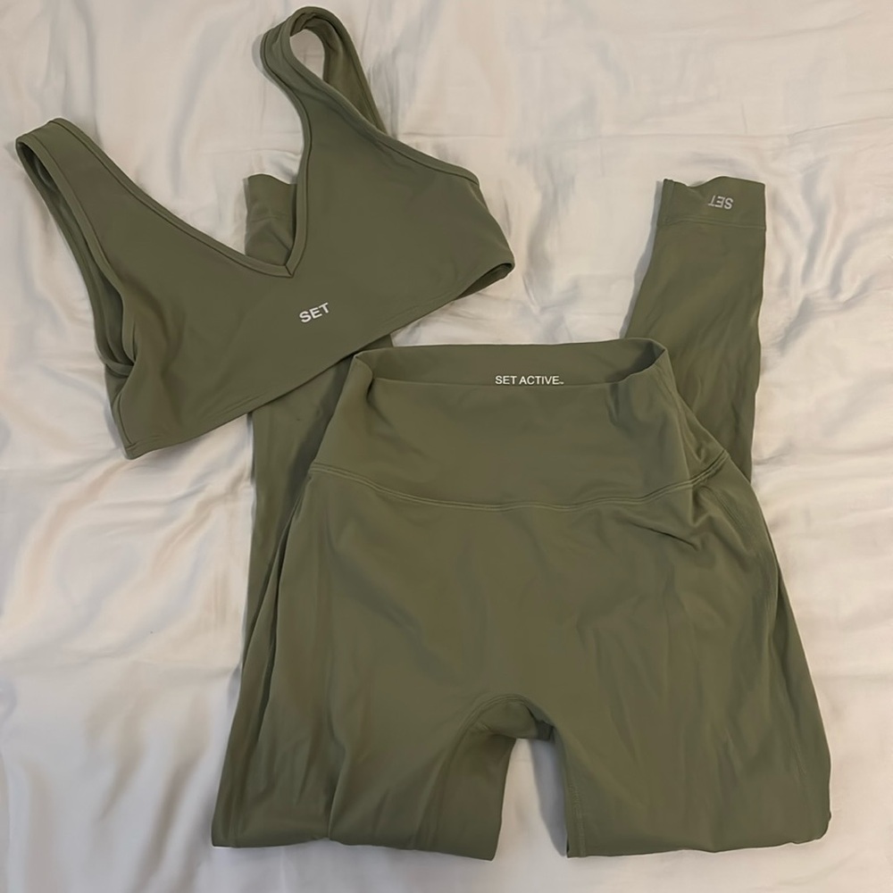 SET ACTIVE bra and legging set